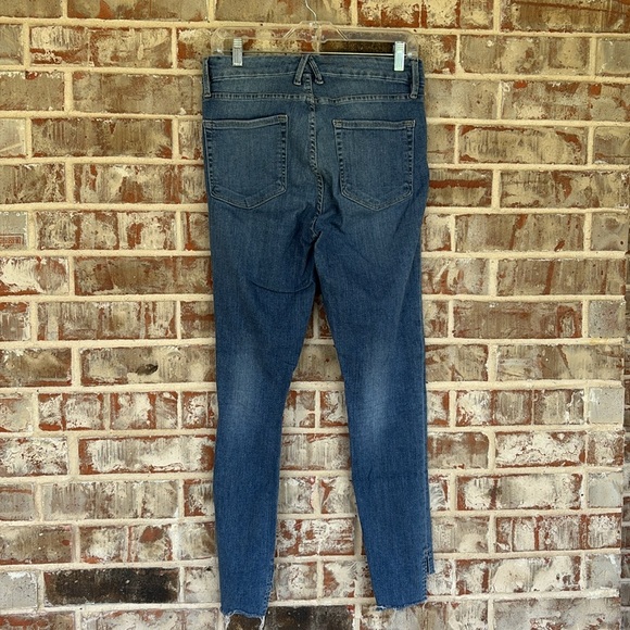 Good American Medium Wash Distressed Raw Hem Skinny Jeans - Picture 6 of 7